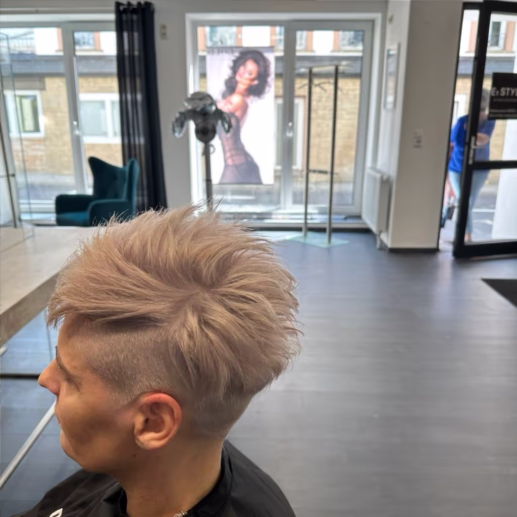 Gold Professional Haircare von E1 Stylisten by Mathias Eiden 